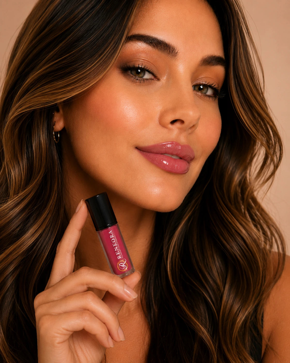 Glossy hydrated Reneora lip finish